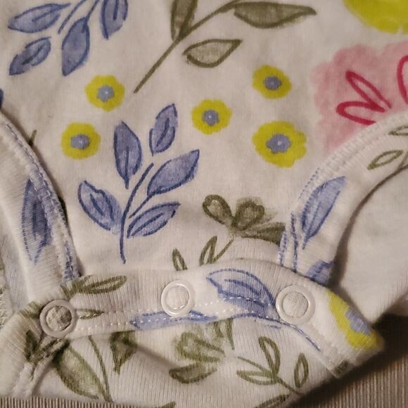 Two Carter's  Infant Girl's Sleeveless Bodysuit Size 6-9 Months - Picture 5 of 12